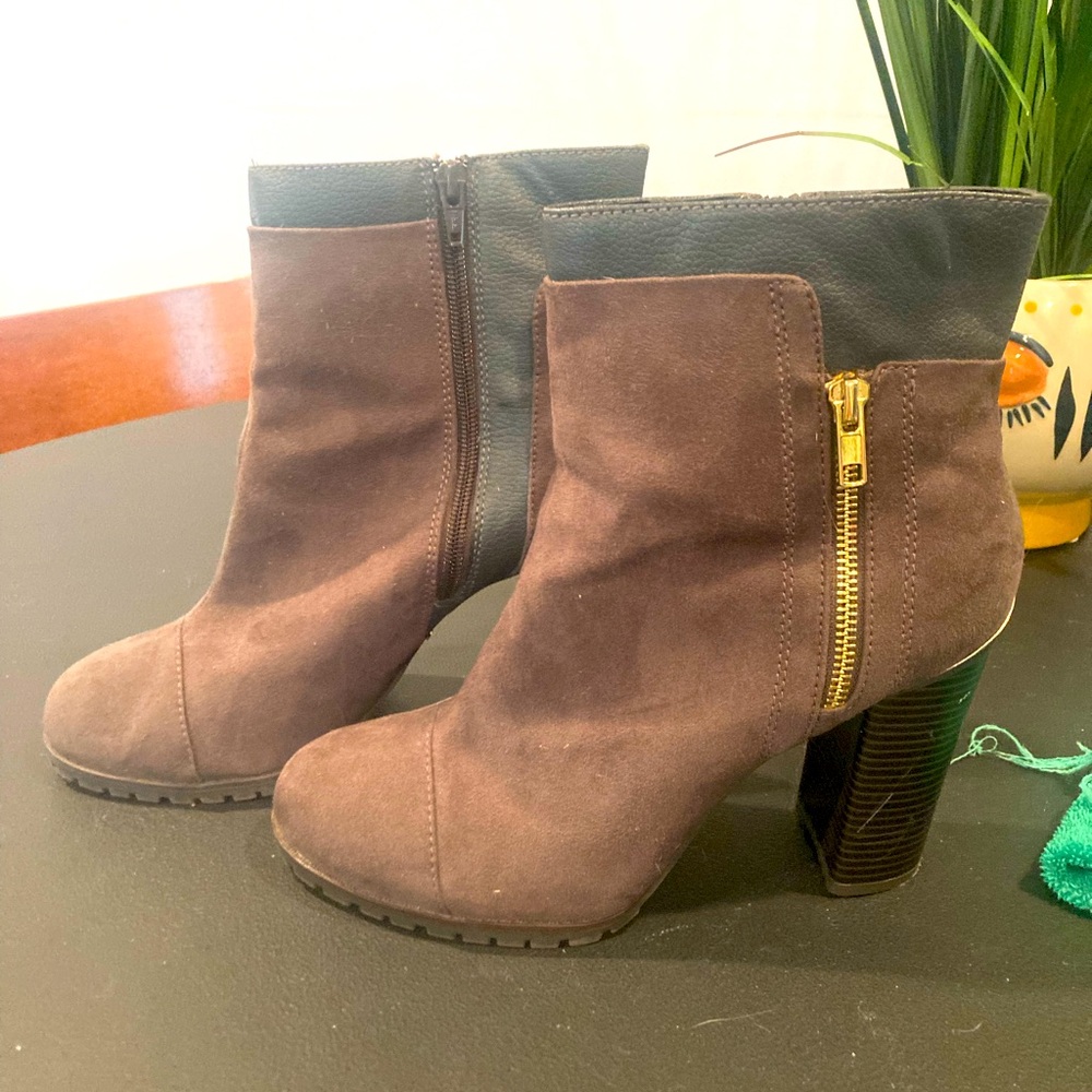 Juicy Couture Booties Size 10